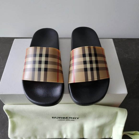 $398 *NEW* (9) Burberry Printed Sandals/Slides - Picture 15 of 16